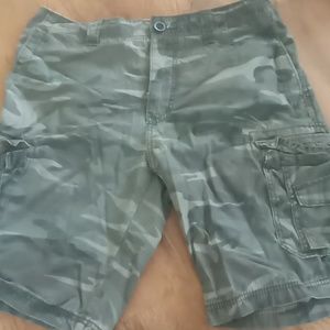 Union 33 R mens camo shorts